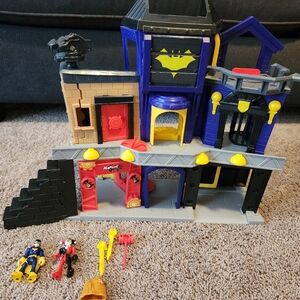 Fisher Price Imaginext DC Super Friends Harley Quinn & Batgirl Playset
